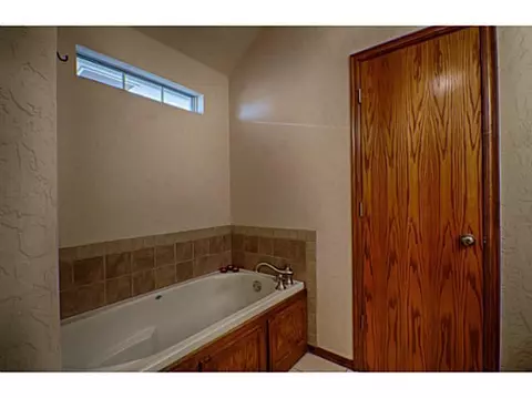 2024 E Rock Creek Rd, Tuttle, OK 73089 photo 13