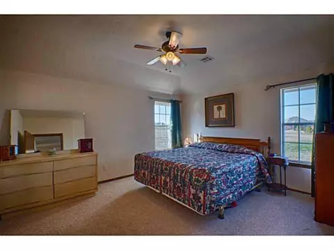 2024 E Rock Creek Rd, Tuttle, OK 73089 photo 10