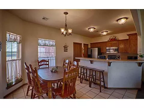 2024 E Rock Creek Rd, Tuttle, OK 73089 photo 6