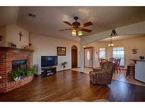2024 E Rock Creek Rd, Tuttle, OK 73089 photo 5