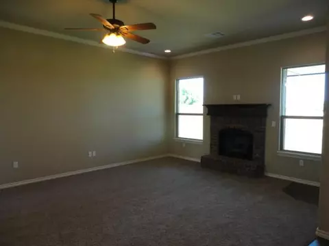 302 Hillside Dr, Harrah, OK 73045 photo 2
