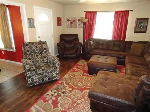 501 West Dr, Tuttle, OK 73089 photo 2