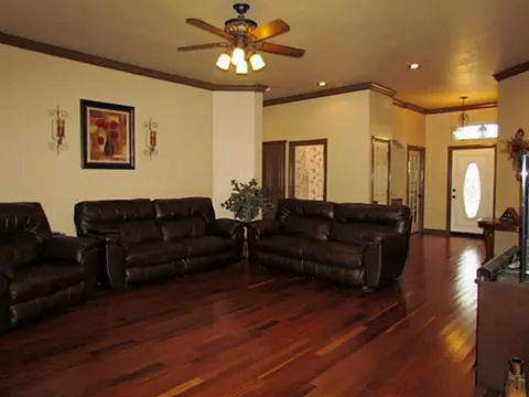 840 Oaklawn Dr, Tuttle, OK 73089 photo 4