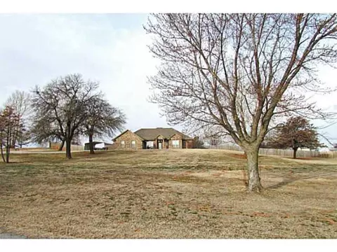 840 Oaklawn Dr, Tuttle, OK 73089 photo 1