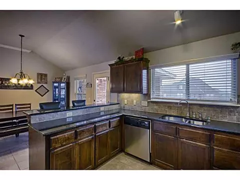 700 Apple Tree Ln, Moore, OK 73160 photo 5