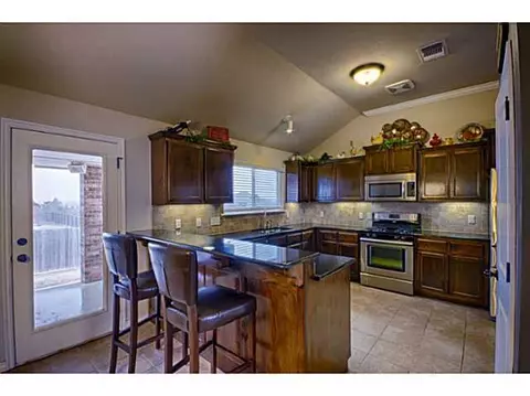 700 Apple Tree Ln, Moore, OK 73160 photo 6