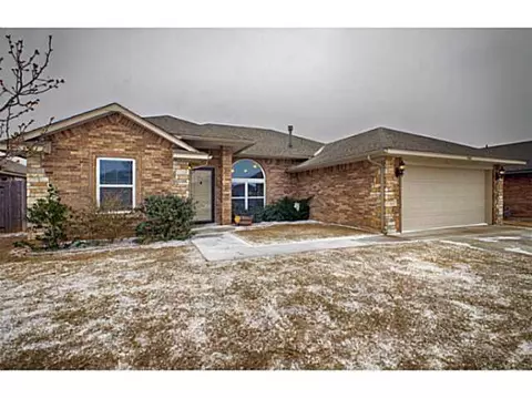 700 Apple Tree Ln, Moore, OK 73160 photo 1