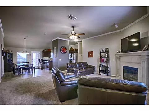 700 Apple Tree Ln, Moore, OK 73160 photo 4