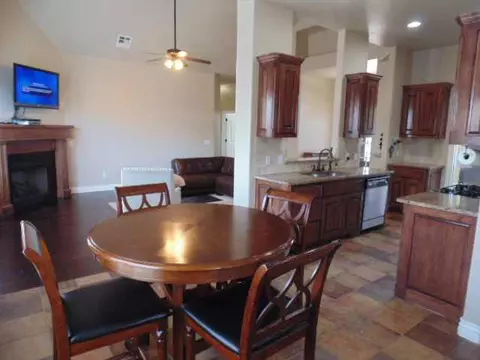 1013 Bryan Dr, Moore, OK 73160 photo 4