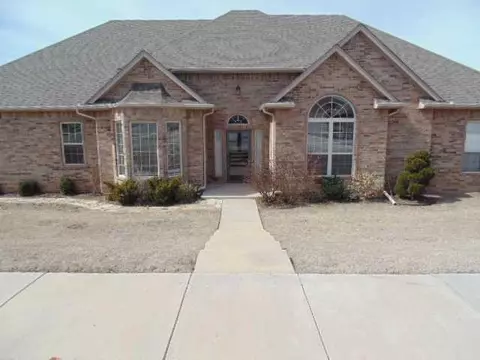 1013 Bryan Dr, Moore, OK 73160 photo 2