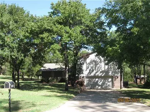 2005 Robin Rd, Edmond, OK 73034 photo 1