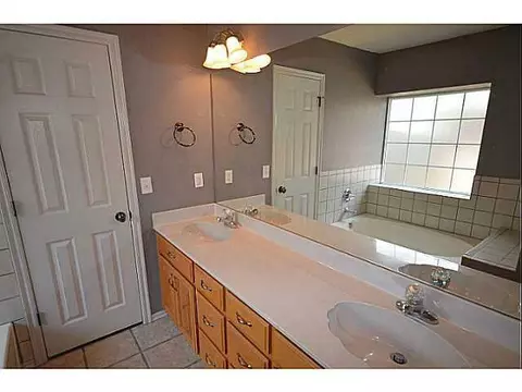 4232 Manhattan Dr, Moore, OK 73160 photo 12