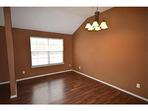 4232 Manhattan Dr, Moore, OK 73160 photo 4