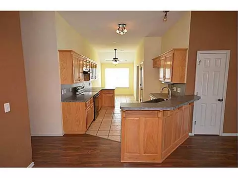 4232 Manhattan Dr, Moore, OK 73160 photo 5