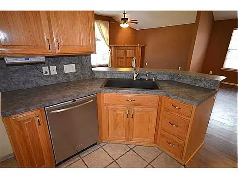 4232 Manhattan Dr, Moore, OK 73160 photo 6