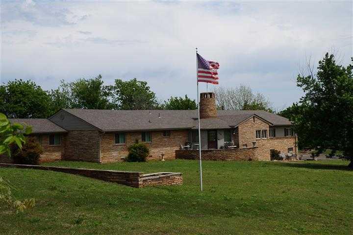 113 E 7th St, Stroud, OK 74079 photo 1