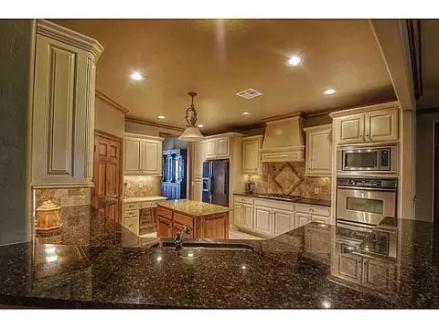 3003 Miramonte Cir, Edmond, OK 73003 photo 4