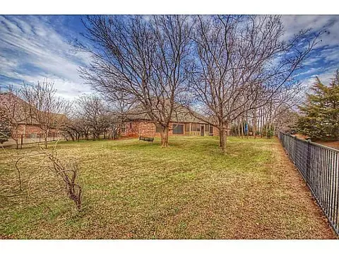 3003 Miramonte Cir, Edmond, OK 73003 photo 2