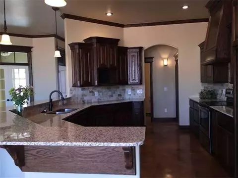 803 Colbert, Tuttle, OK 73089 photo 5