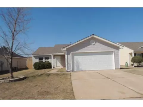 1805 Eagle Dr, Moore, OK 73160 photo 1