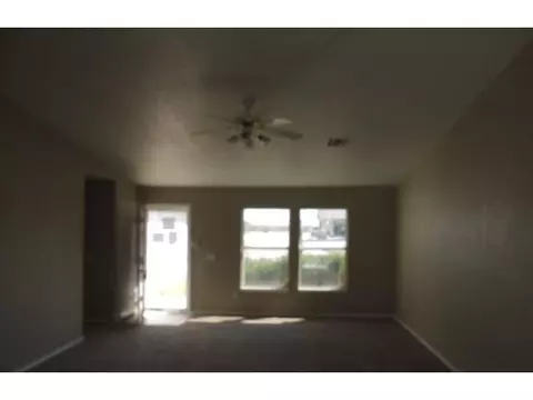 1805 Eagle Dr, Moore, OK 73160 photo 2