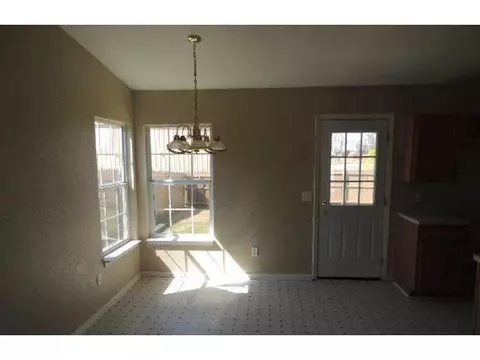 1805 Eagle Dr, Moore, OK 73160 photo 3