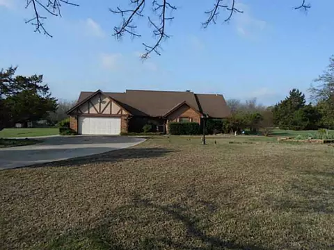 1925 E Bradley St, Shawnee, OK 74804 photo 2