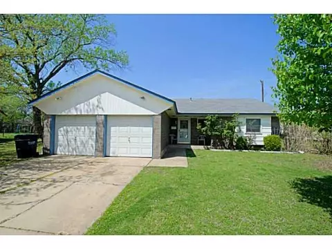 605 Ashley Dr, Moore, OK 73160 photo 1