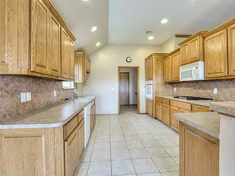2908 Cimarron Dr, Norman, OK 73071 photo 3