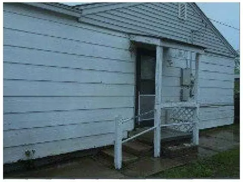 1813 E Cedar, Enid, OK 73701 photo 2