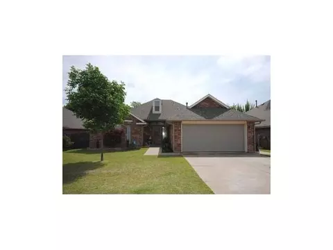 4304 Mackenzie Dr, Moore, OK 73160 photo 1