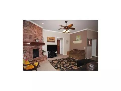4304 Mackenzie Dr, Moore, OK 73160 photo 3