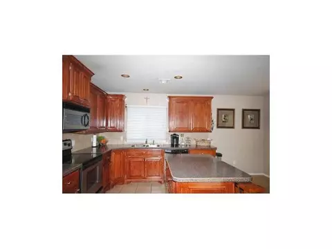 4304 Mackenzie Dr, Moore, OK 73160 photo 4