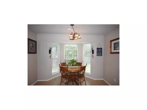 4304 Mackenzie Dr, Moore, OK 73160 photo 5