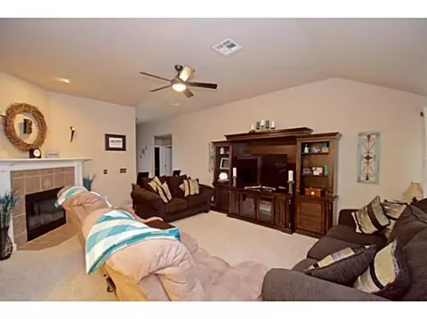 4407 Applegate Dr, Moore, OK 73160 photo 4