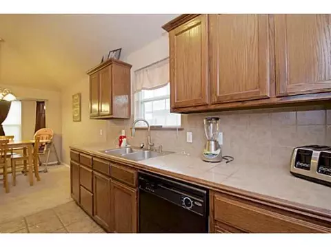 4407 Applegate Dr, Moore, OK 73160 photo 8