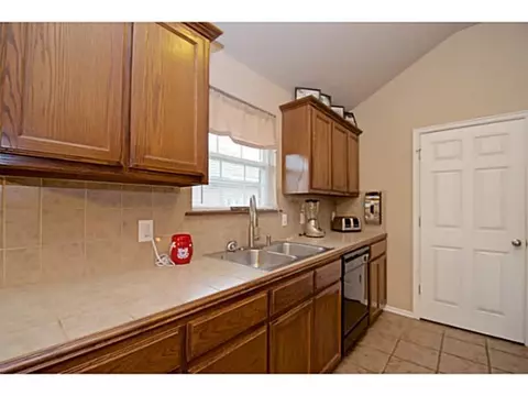 4407 Applegate Dr, Moore, OK 73160 photo 5