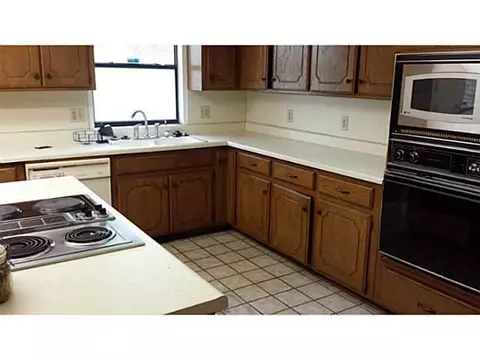 7701 E Waterloo Rd, Edmond, OK 73034 photo 4
