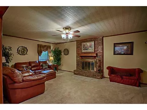 120 Pinewood Dr, Tuttle, OK 73089 photo 5