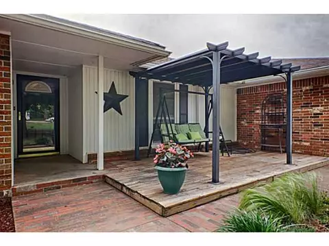 120 Pinewood Dr, Tuttle, OK 73089 photo 3