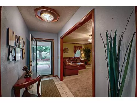 120 Pinewood Dr, Tuttle, OK 73089 photo 4