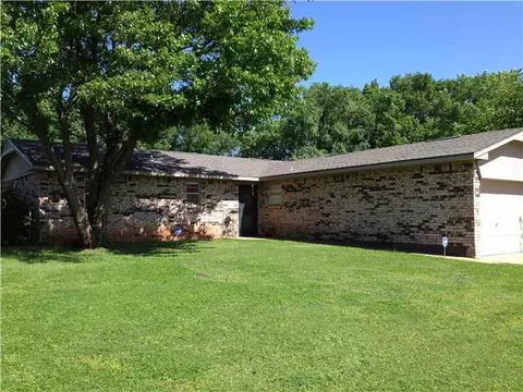 908 Pinebrook Dr, Guthrie, OK 73044 photo 2