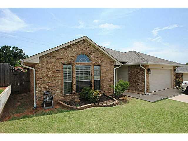608 Shadowlake Rd, Norman, OK 73071 photo 1