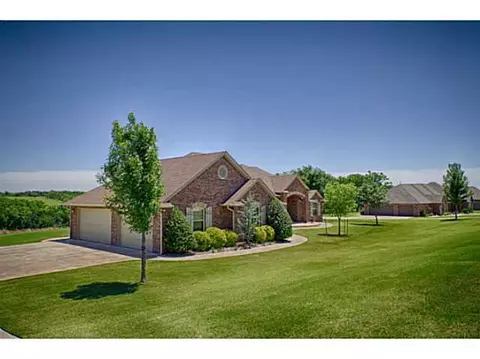 1112 Whispering Ridge Dr, Tuttle, OK 73089 photo 3