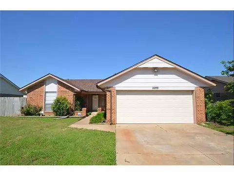 2209 Crystal Dr, Moore, OK 73160 photo 1