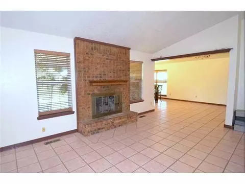 2209 Crystal Dr, Moore, OK 73160 photo 2
