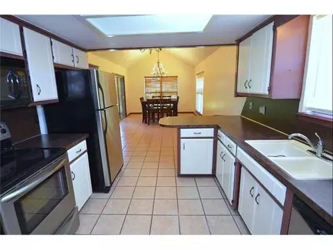 2209 Crystal Dr, Moore, OK 73160 photo 3