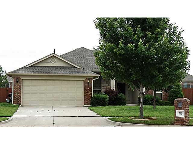 719 Hedgewood Dr, Moore, OK 73160 photo 1