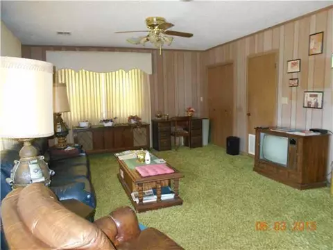 702 E Perkins Ave, Guthrie, OK 73044 photo 2
