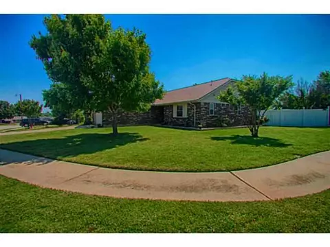 1100 Silver Maple, Moore, OK 73160 photo 3